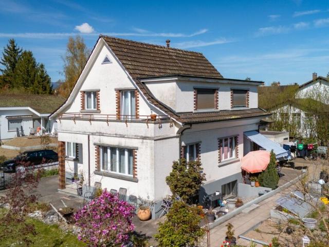 Helle 3 Zimmerwohnung mit zwei Balkonen!