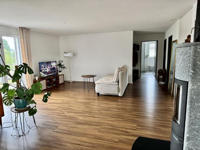 Helle 3 1/2 Zi Wohnung, 2 Balkone, Seesicht, in 3 Fussmin. am See