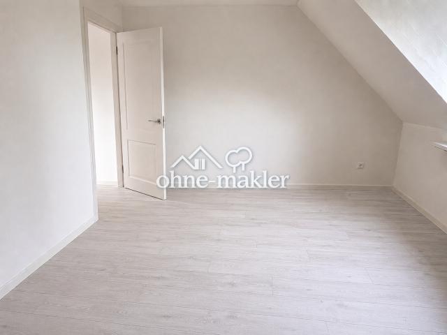 Helle 3,5–4 Zi. Maisonette mit 2 Bädern, separater Küche & Dachgeschoss in Hoflage