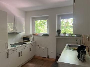 Helle 3,5 Raum Wohnung mit Einbauküche im 1.OG