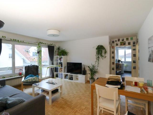 Helle 3.5 Zi Wohnung an zentraler Lage