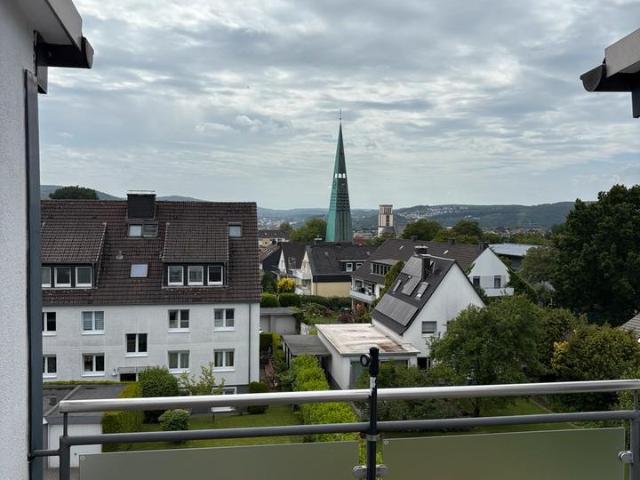 Helle 3,5 Zimmer Maisonettewohnung mit Süd Dachterasse & Garage