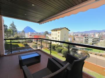 Helle 3,5 Zimmer mit Balkon und freiem Blick in Viganello