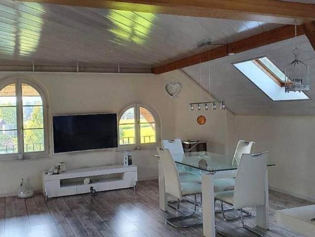 Helle 3.5 Zimmer Dachwohnung mit Balkon, Lützelflüh
