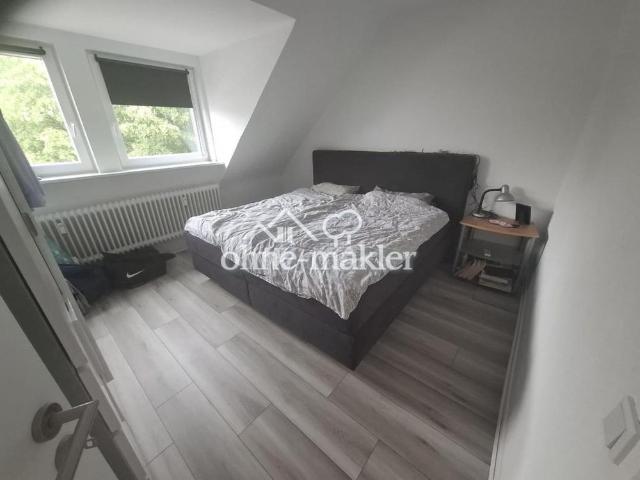 Helle 3,5 Zimmer Dachgeschosswohnung in Essen Bedingrade mit EBK