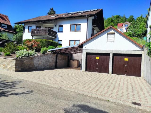 Helle 3,5 Zimmer Eigentumswohnung mit Terrasse, Garage und Garten