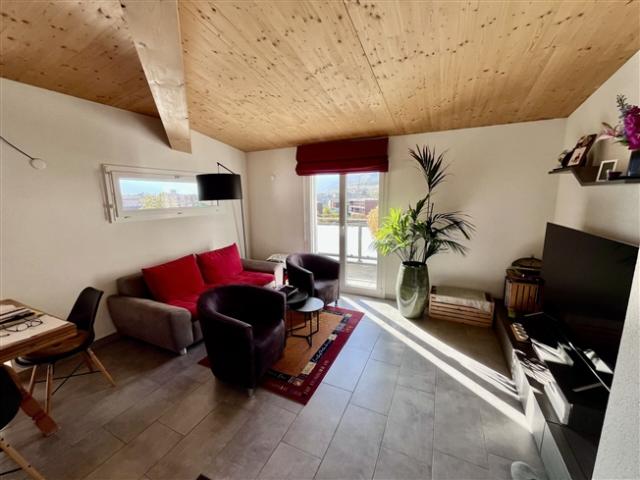 Helle 3.5 Zimmer Penthouse Wohnung in Fully