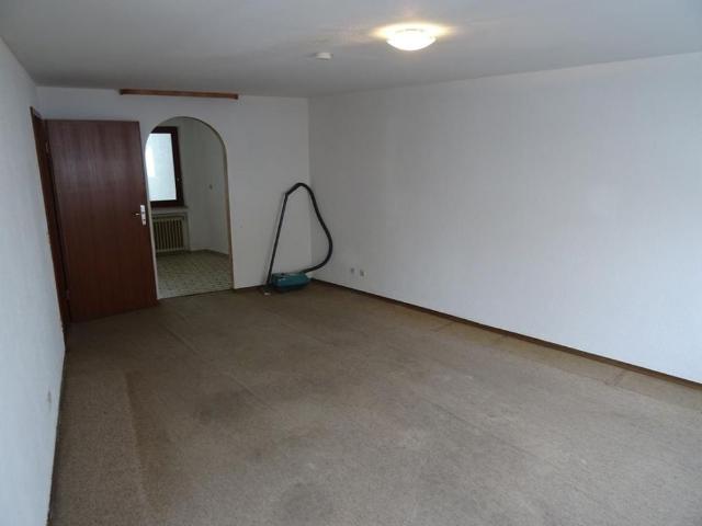 Helle 3,5 Zimmer Wohnung 1. OG mit Balkon, Stellplatz, Garten in 72348 Rosenfeld Heiligenzimmern ab sofort zu vermieten