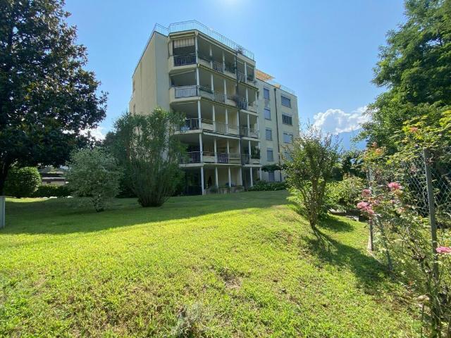 Luminoso appartamento3.5 locali/ Charmante 3.5 Zimmer Wohnung mit Gartenblick