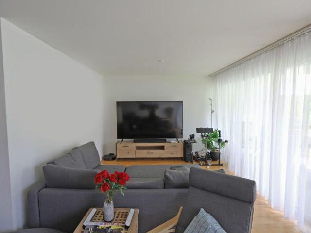Helle 3.5 Zimmer Wohnung im Erdgeschoss mit Gartensitzplatz!