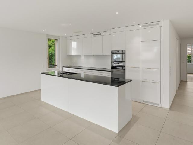 Helle 3.5 Zimmer Wohnung in Greppen – modern, ruhig und seenah