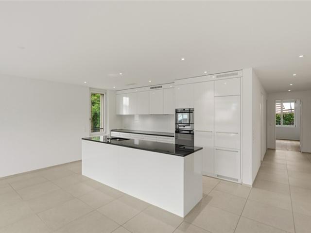 Helle 3.5 Zimmer Wohnung in Greppen – modern, ruhig und seenah