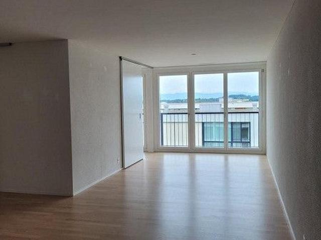 Helle 3.5 Zimmer Wohnung in Seenähe
