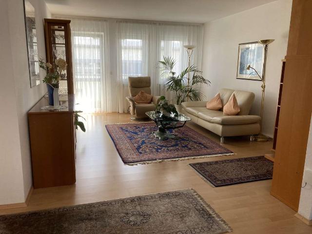 Helle 3,5 Zimmer Wohnung mit Aufzug und TG in ruhiger Lage