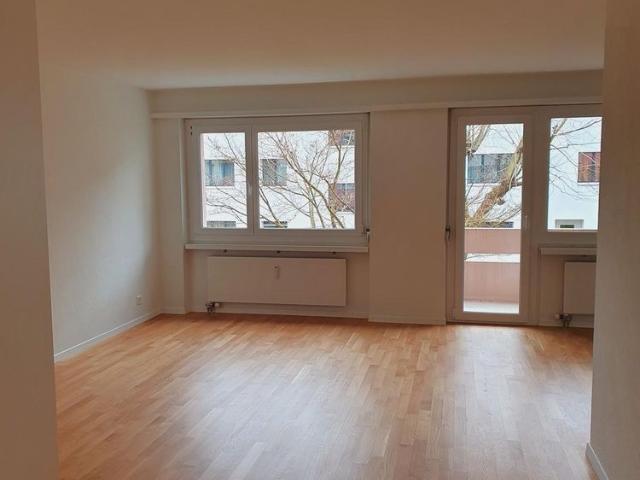 Helle 3.5 Zimmer Wohnung mit Balkon