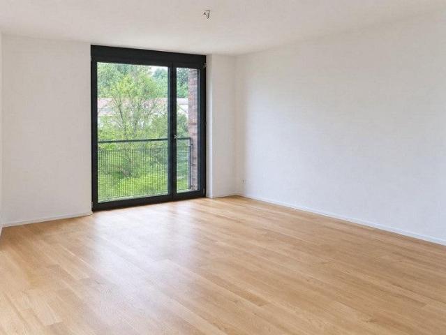 Helle 3.5 Zimmer Wohnung mit Balkon und Blick ins Grüne