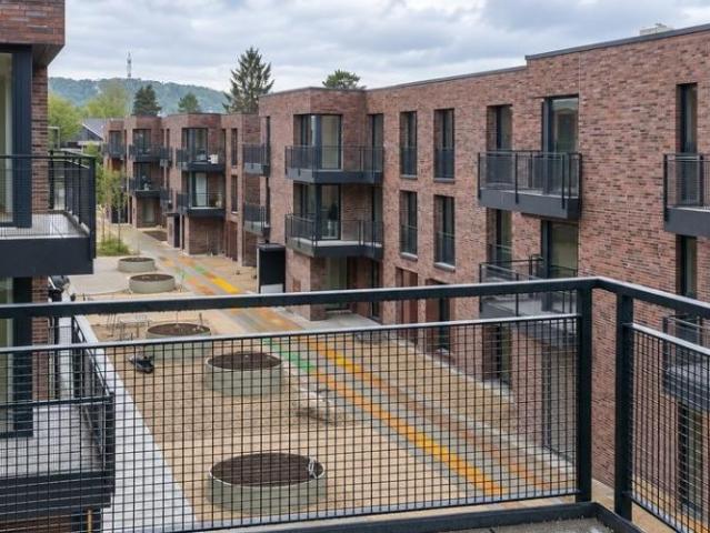 Helle 3.5 Zimmer Wohnung mit Balkon und Blick ins Grüne