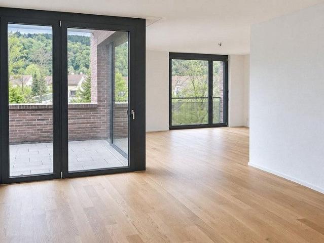 Helle 3.5 Zimmer Wohnung mit Balkon und Blick ins Grüne