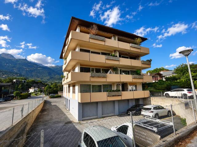 Helle 3,5 Zimmer Wohnung mit Balkon und offenem Blick in Sierre