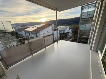 Helle 3.5 Zimmer Wohnung mit Balkon und schöner Aussicht in Belp