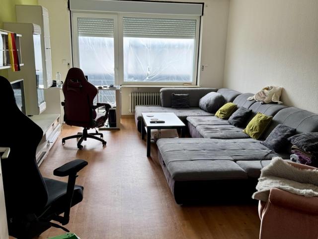 Helle 3,5 Zimmer Wohnung mit Balkon, Aufzug und neuem Badezimmer