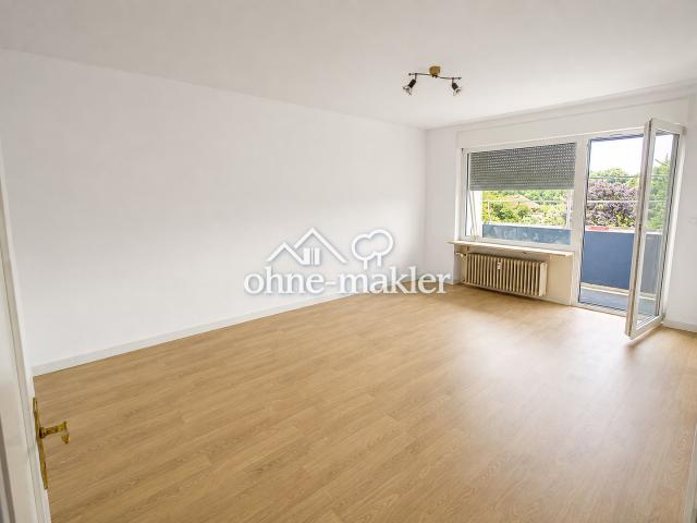 Helle 3,5 Zimmer Wohnung mit Balkon, Aufzug und neuem Badezimmer
