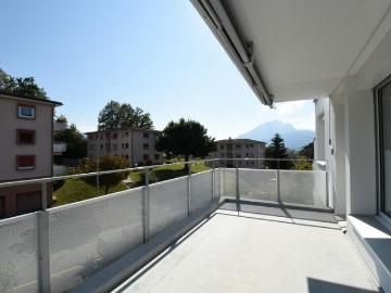 Meggen, Kanton Luzern - Parkplatz, Balkon