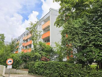 Helle 3,5 Zimmer Wohnung mit Balkon in ruhiger Lage