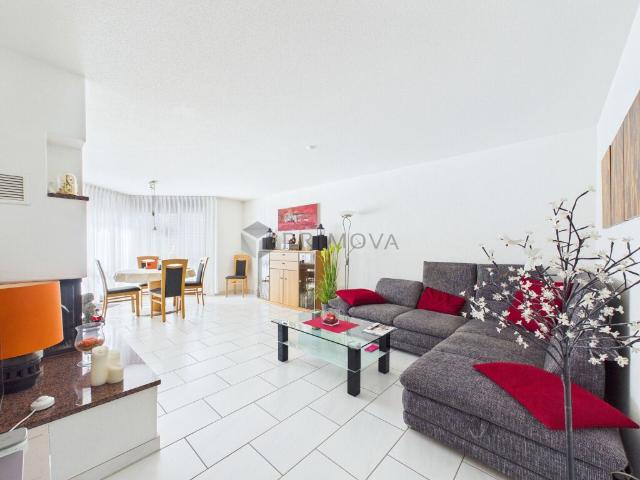 Helle 3.5 Zimmer Wohnung mit Cheminée und Balkon in ruhiger Lage