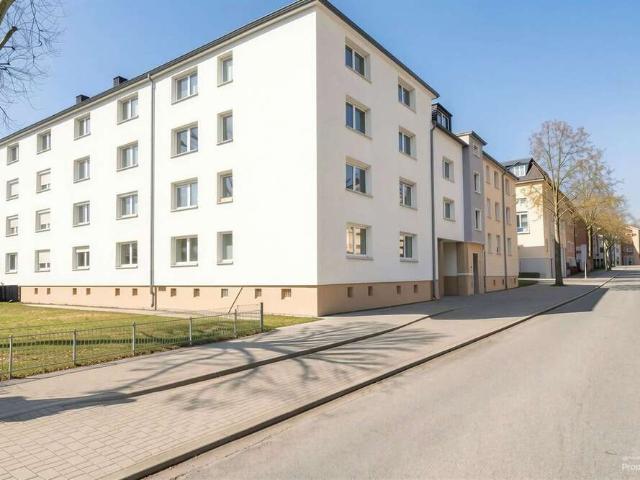 Helle 3,5 Zimmer Wohnung mit Garage, Kellerraum und Dachboden Stauraum