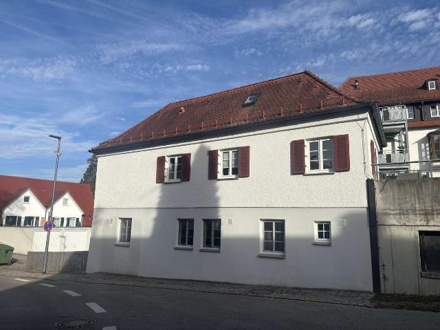 Helle 3,5 Zimmer Wohnung mit Garten