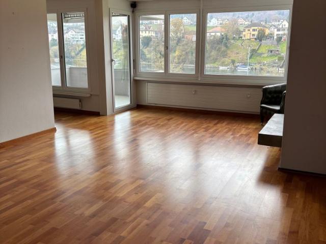 Helle 3.5 Zimmer Wohnung mit Rheinblick und Balkon in Schaffhausen