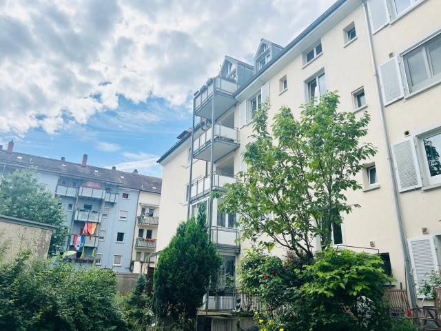 Helle 3,5 Zimmer Wohnung mit Sonnen Balkon 2er WG geeignet
