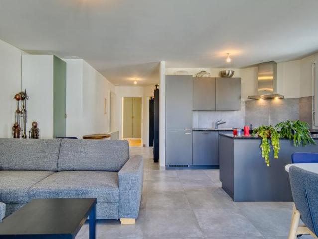 Helle 3.5 Zimmer Wohnung mit teilweisem Seeblick