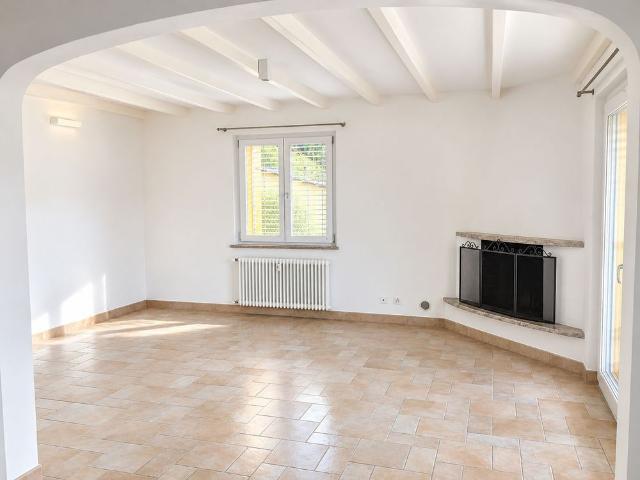Helle 3.5 Zimmer Wohnung mit Terrasse und Seesicht