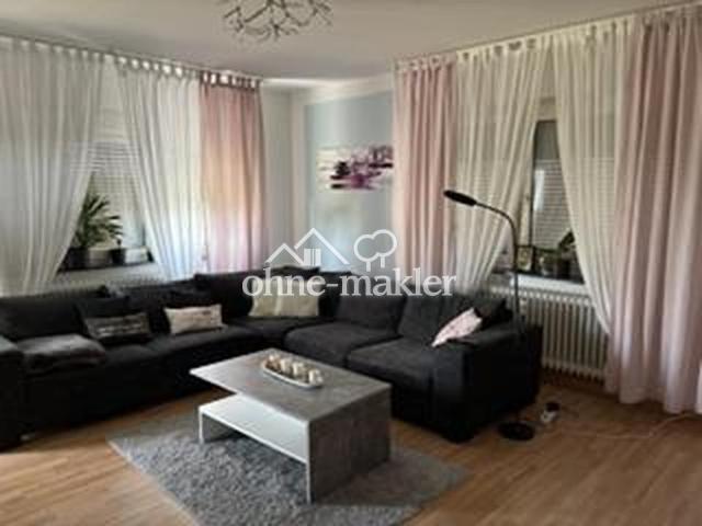 Helle 3,5 Zimmer Wohnung mit zwei Balkonen und Einbauküche