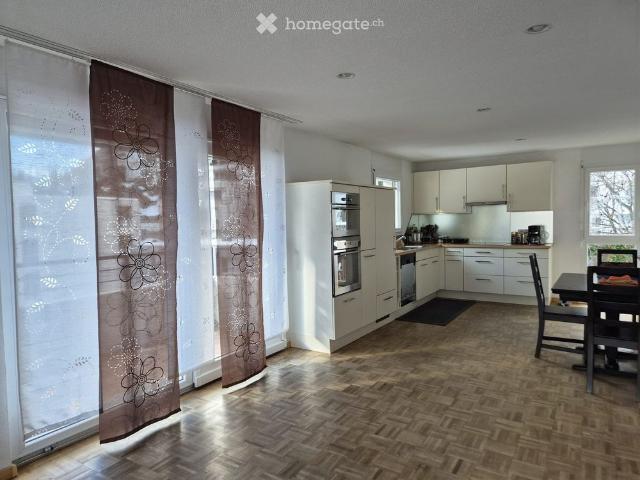 Helle 3.5 Zimmer Wohnung mit 2 Balkonen und schöner Aussicht rundum in Naters