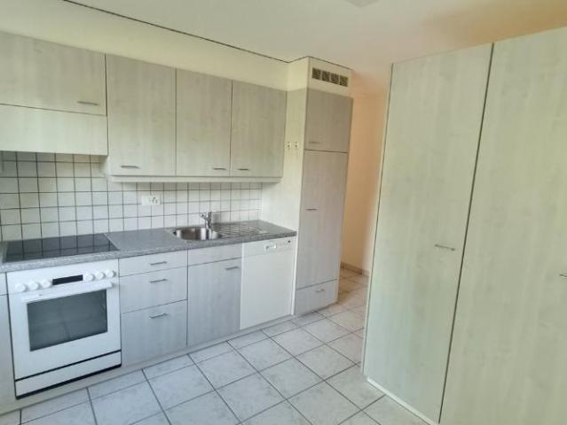 Helle 3.5 Zimmerwohnung und großem Balkon im EG