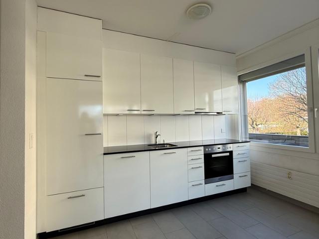 Helle 3.5 Zimmerwohnung im 1. Stock mit Balkon