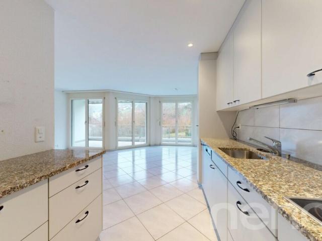 Helle 3.5 Zimmerwohnung mit Balkon und schönem Ausblick
