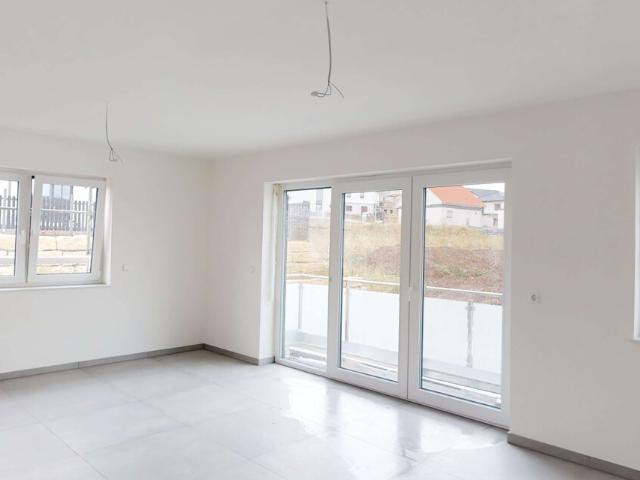 Helle 3,5 Zimmerwohnung mit Balkon und Stellplätzen