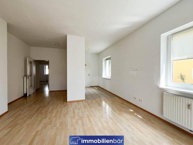 Helle 3,5 Zimmerwohnung mit Loggia sehr gepflegter Zustand