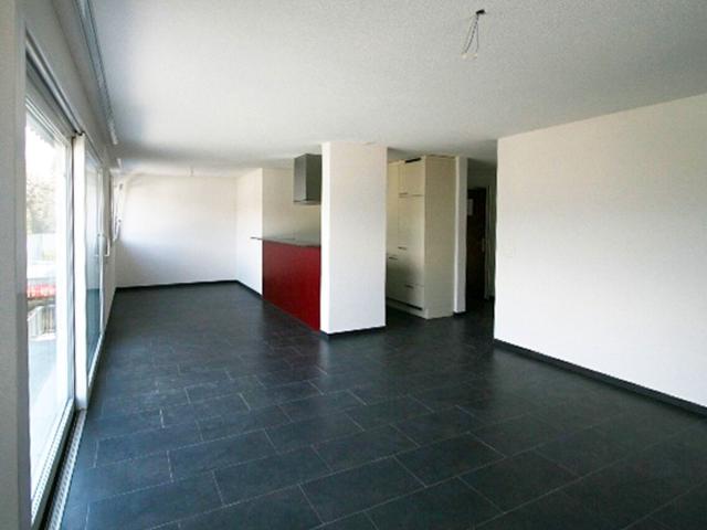 Helle 3.5 Zimmerwohnung mit Sitzplatz und Aussicht!