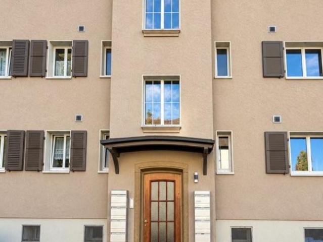Helle 3.5 Zimmerwohnung mit verglastem Balkon in Liebefeld