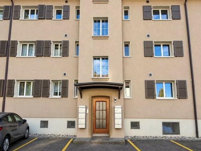 Helle 3.5 Zimmerwohnung mit verglastem Balkon in Liebefeld