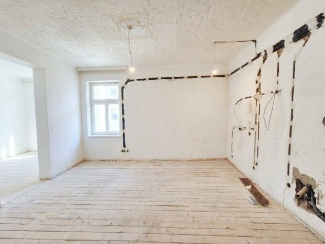 HELLE TEILRENOVIERTE 2 ZIMMER WOHNUNG mit LIFT bei U3 Simmering