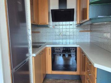Helle, teilrenovierte 2 Zimmer Wohnung mit Loggia, Lift und Parkplatz in Salzburg Lehen