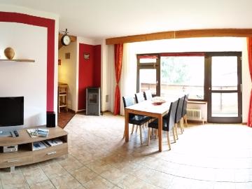 Helle, unmöblierte 4.5 Zimmer Wohnung mit Panoramablick und zwei Balkone