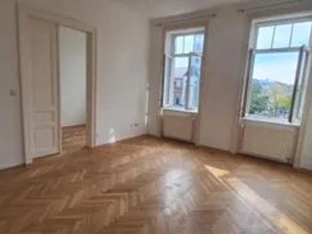 Helle, unbefristete 2 Zimmer Altbau Wohnung