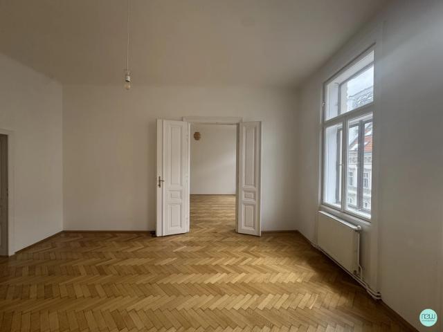 helle, unbefristete, gepflegte 78 m² Altbauwohnung / Flügeltüren